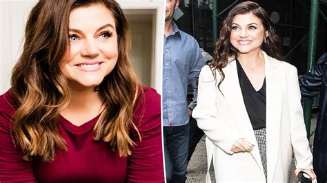 Tiffani Thiessen celebrates 50th birthday by posing in。